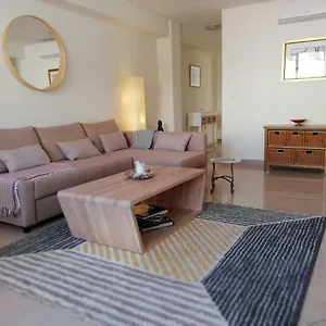 Absolute Central Apartment